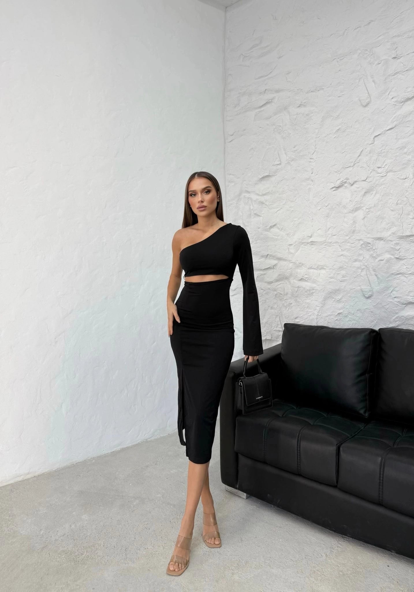 SINGLE SLEEVE SPANISH KOLBEL LOW-COLLETE DETAIL SANDY DRESS BLACK
