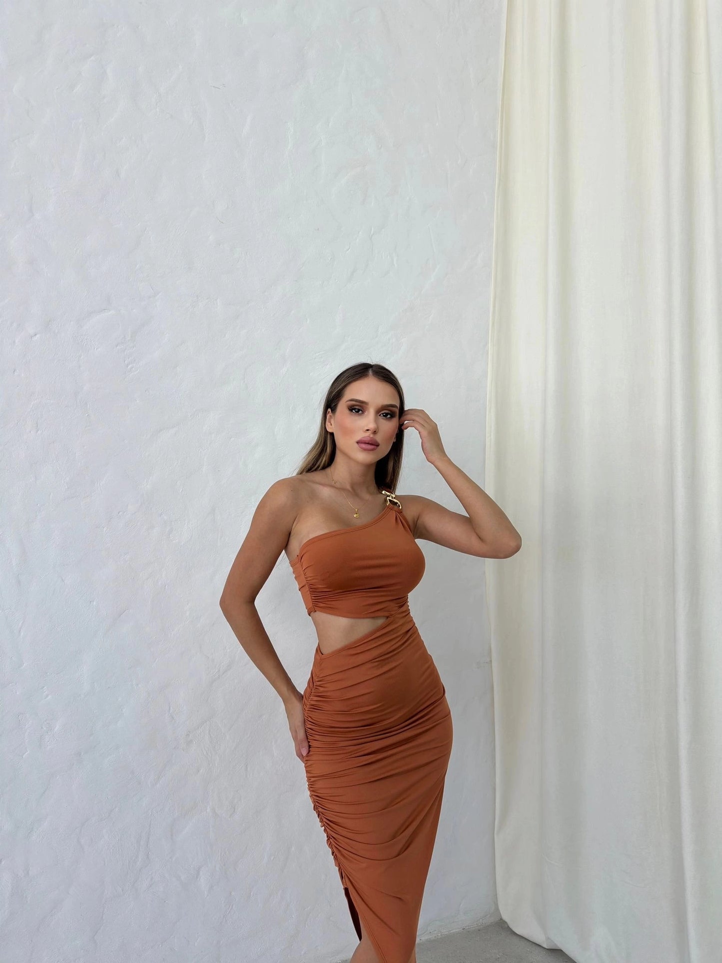 ACCESSORY DETAIL ONE SHOULDER WAIST LOWER CUT SANDY DRESS ORANGE