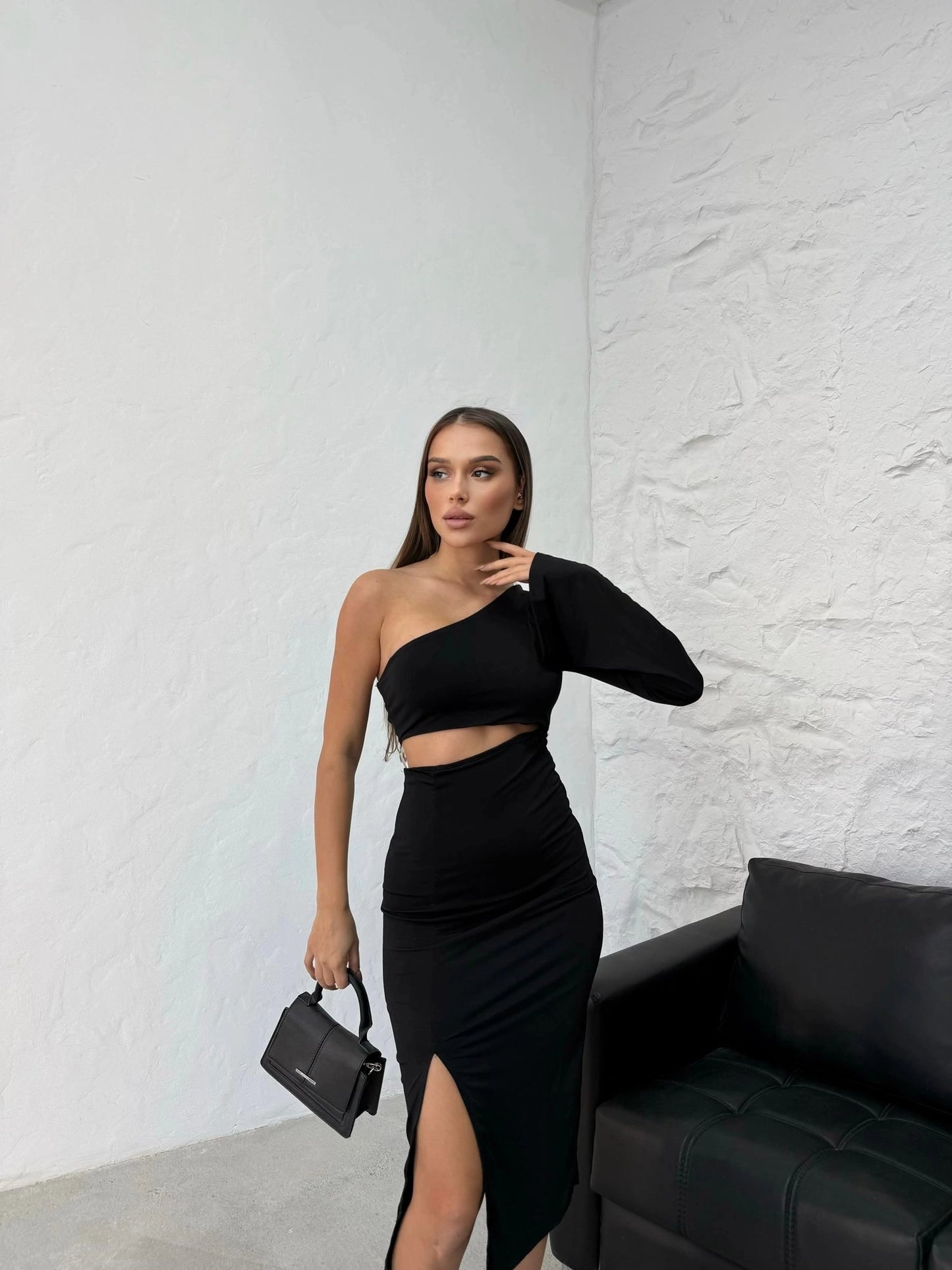 SINGLE SLEEVE SPANISH KOLBEL LOW-COLLETE DETAIL SANDY DRESS BLACK