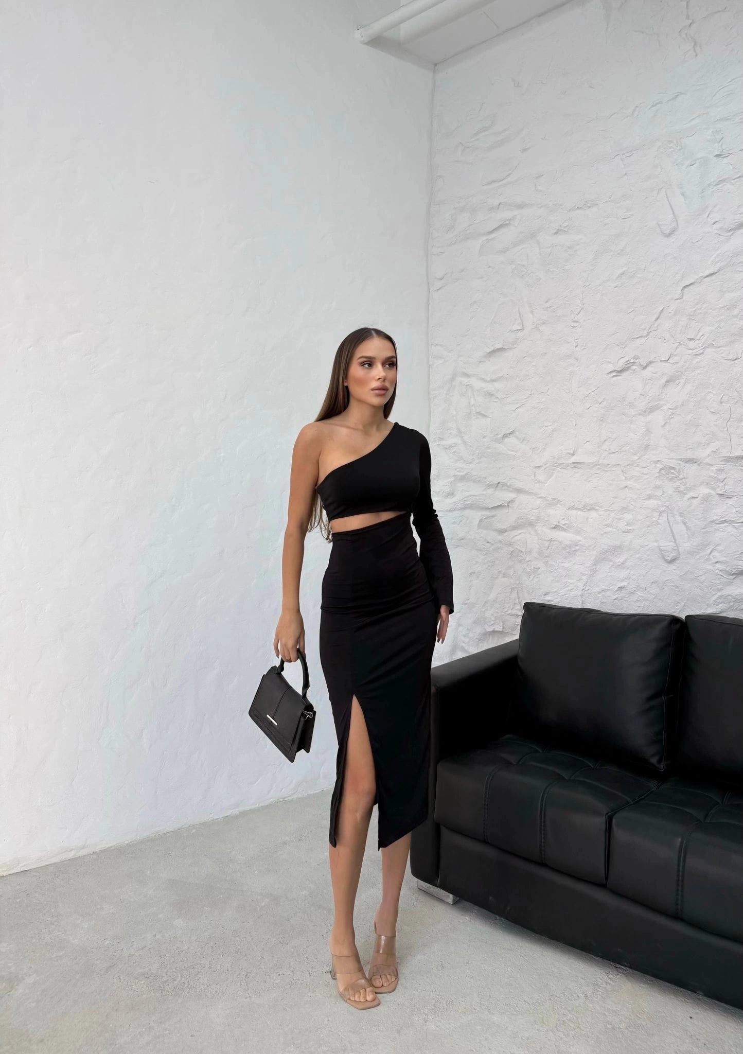 SINGLE SLEEVE SPANISH KOLBEL LOW-COLLETE DETAIL SANDY DRESS BLACK