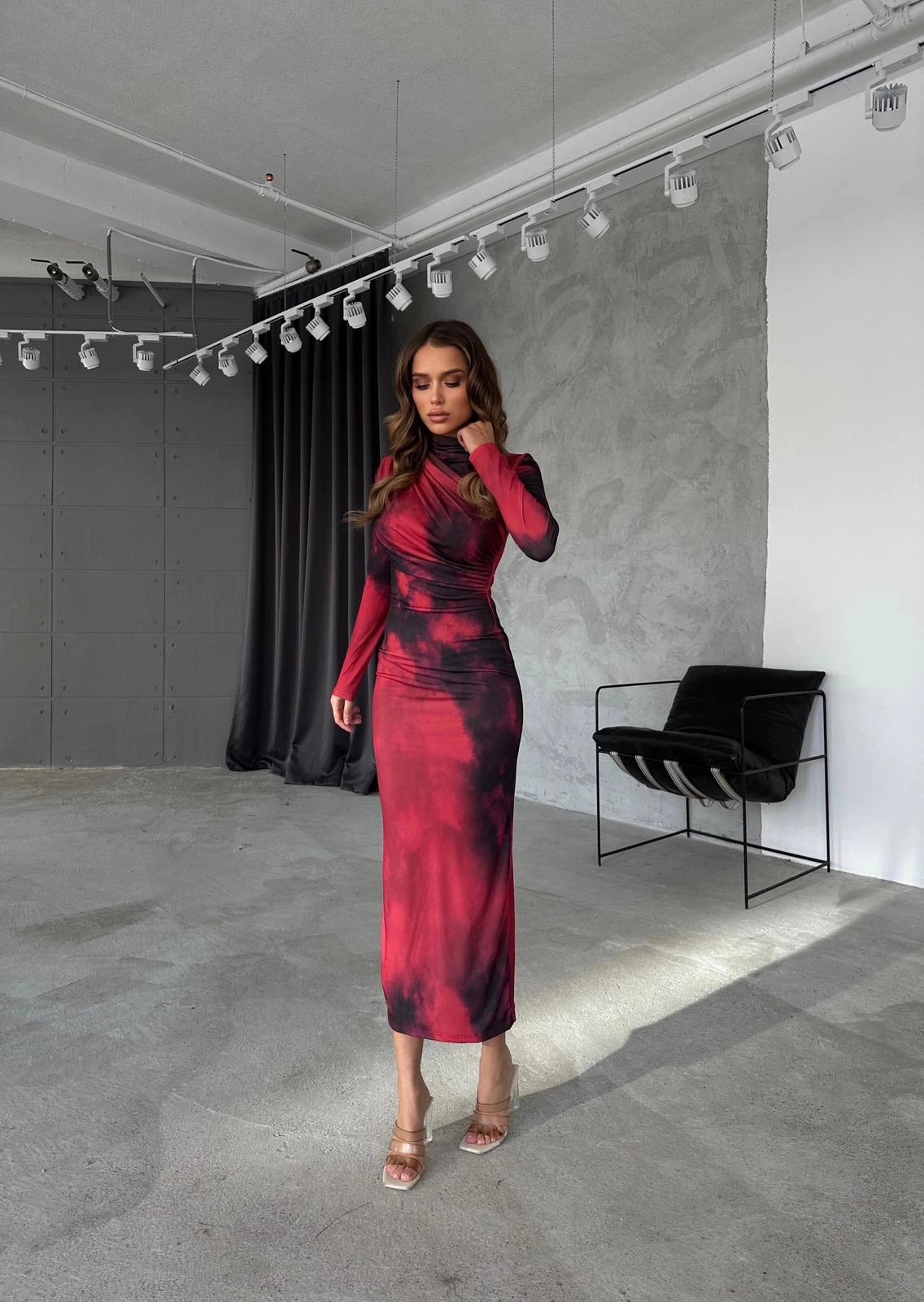 STAND-UP COLLAR POLISHED PATTERNED LONG SANDY DRESS RED